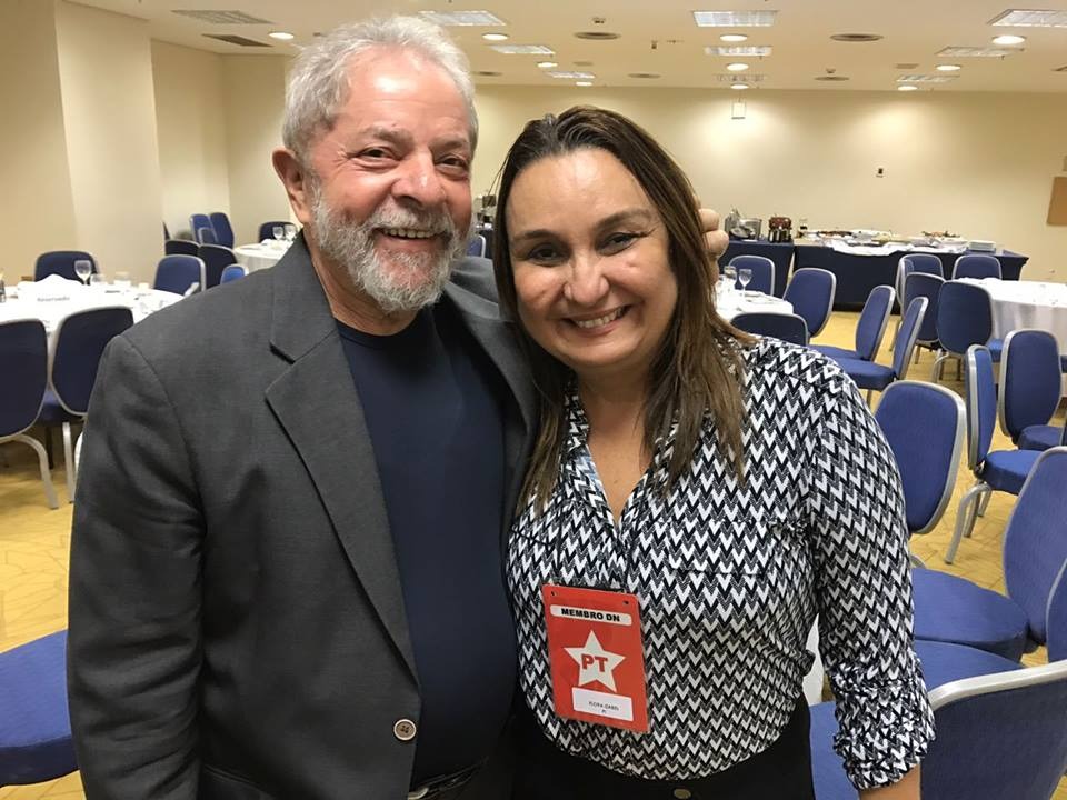 Lula com a deputada Flora Izabel